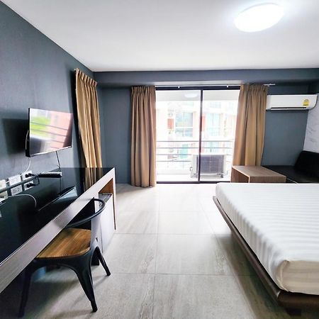 Watana Hotel Бангкок Екстер'єр фото