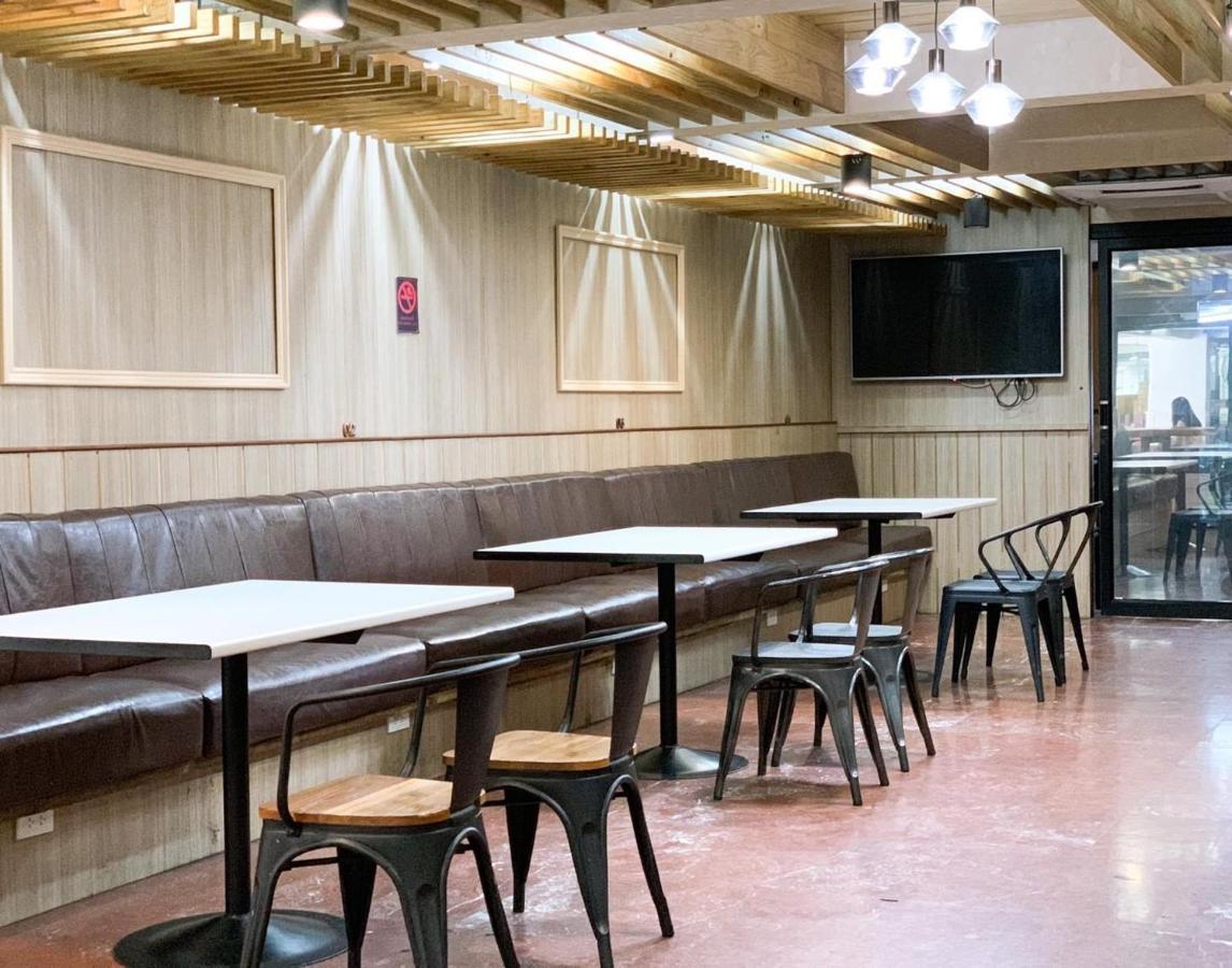 Watana Hotel Бангкок Екстер'єр фото