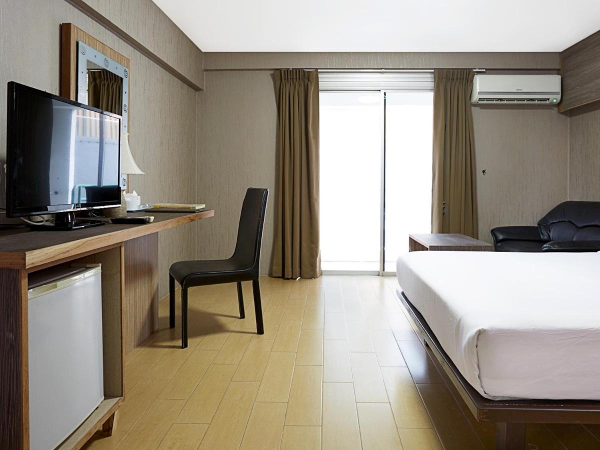 Watana Hotel Бангкок Екстер'єр фото