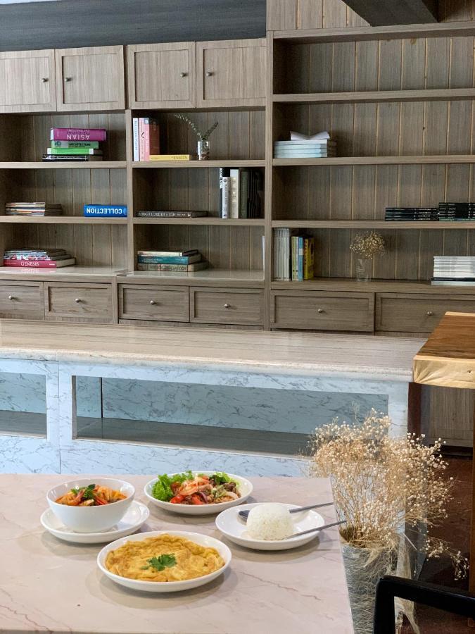 Watana Hotel Бангкок Екстер'єр фото