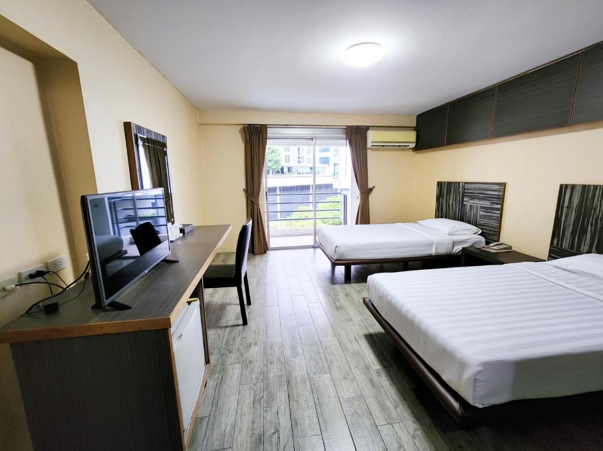 Watana Hotel Бангкок Екстер'єр фото