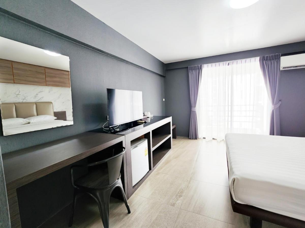 Watana Hotel Бангкок Екстер'єр фото