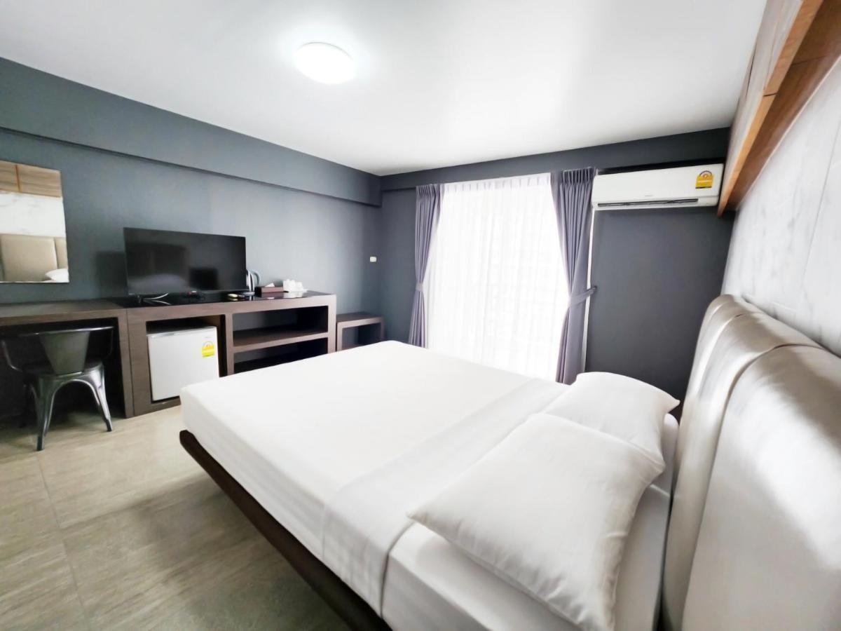 Watana Hotel Бангкок Екстер'єр фото