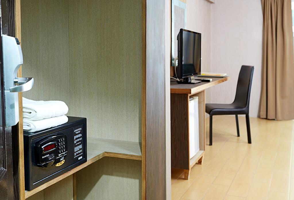 Watana Hotel Бангкок Екстер'єр фото