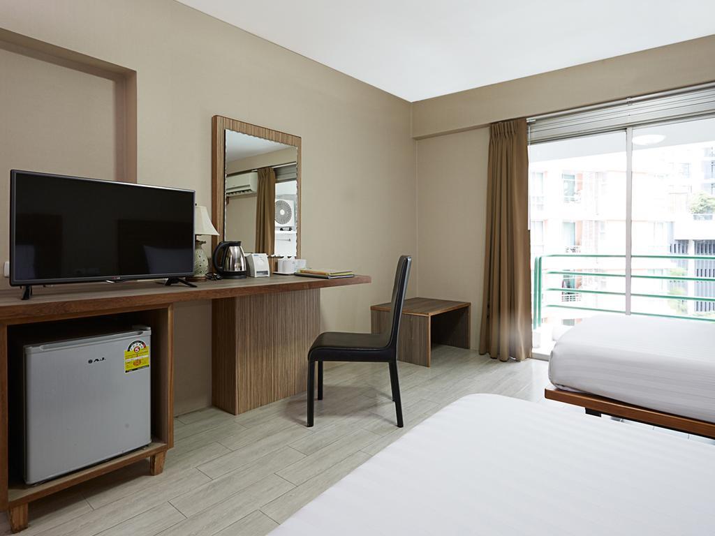 Watana Hotel Бангкок Екстер'єр фото